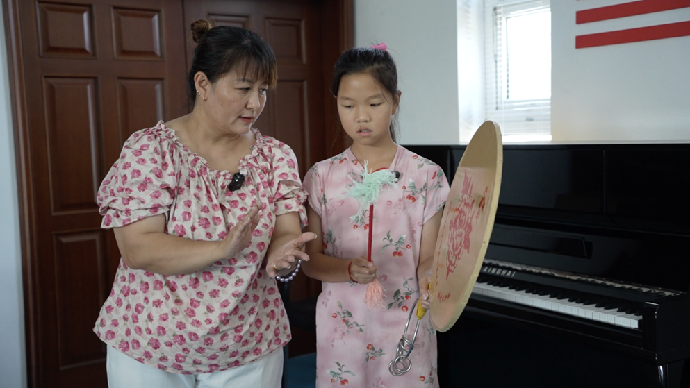 非遗薪火传鼓韵，匠心守艺绽芳华——对话非遗传承人王娟