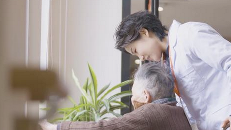 履职为民这一年丨全国人大代表李楠楠：用爱心守护最美夕阳红