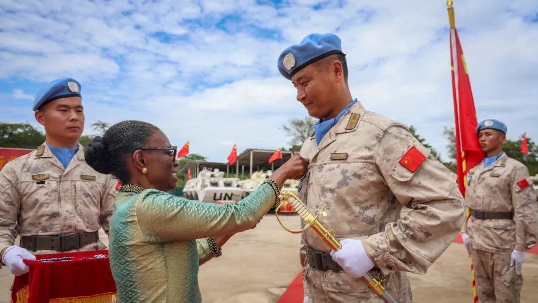 高光时刻!这些维和步兵营官兵被授予联合国“和平荣誉勋章” 高光时刻!这些维和步兵营官兵被授予联合国“和平荣誉勋章”