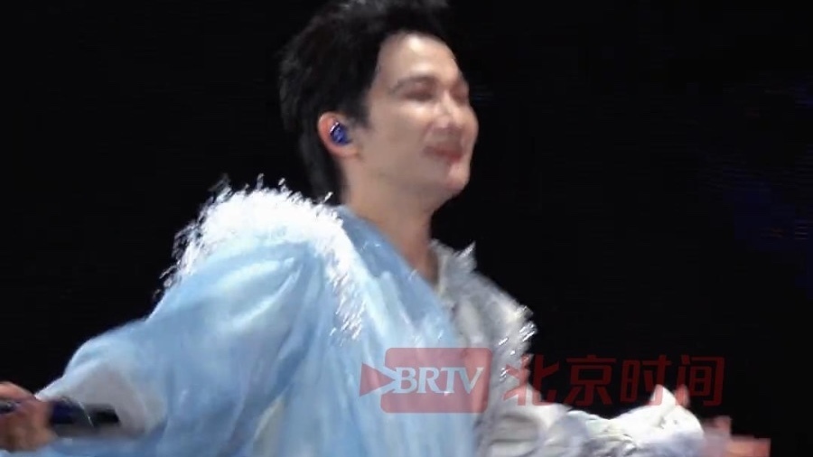 周深正式发文官宣2026“深深的”巡回演唱会 周深正式发文官宣2026“深深的”巡回演唱会