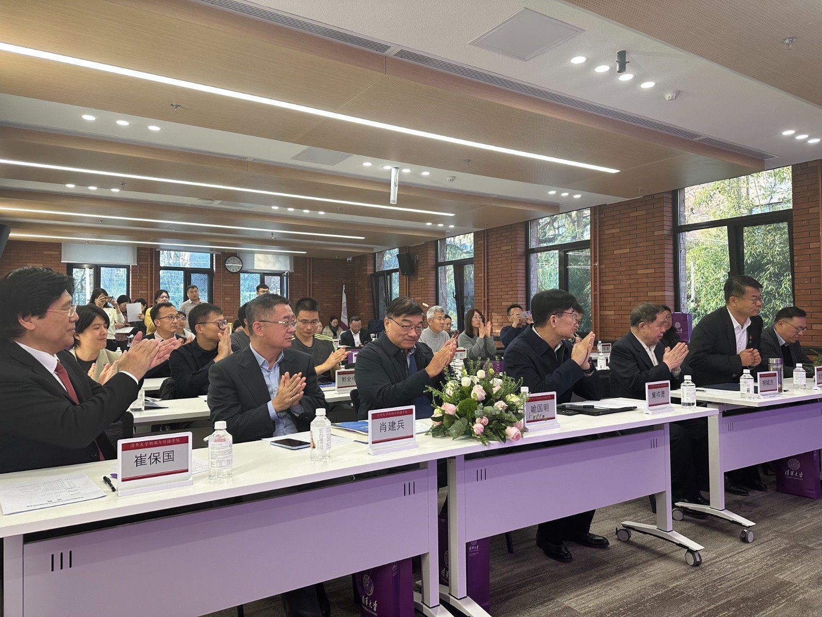 《传媒蓝皮书:中国传媒产业发展报告(2025)》在京发布 《传媒蓝皮书:中国传媒产业发展报告(2025)》在京发布