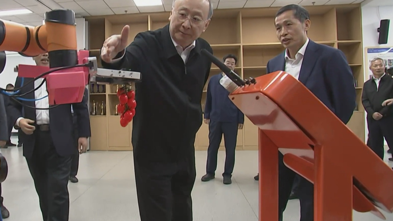 尹力到中国农业大学调研时强调 加快建设具有中国特色农业特色的世界一流大学 游钧一同调研 尹力到中国农业大学调研时强调 加快建设具有中国特色农业特色的世界一流大学 游钧一同调研