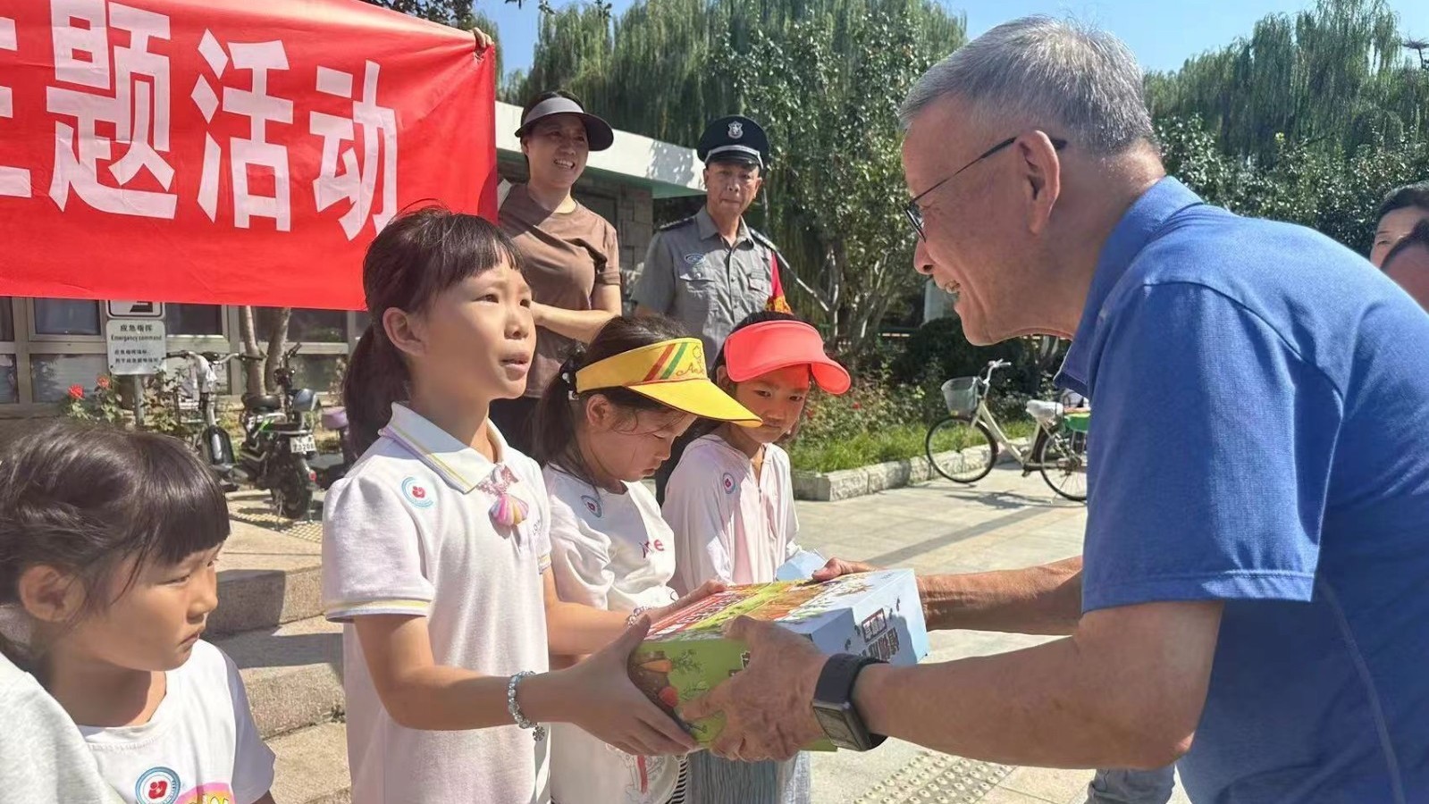 八角街道开展关心下一代主题活动 八角街道开展关心下一代主题活动