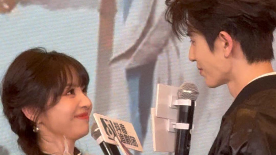 《逐玉》抖音追剧团高甜来袭！张凌赫现场复刻剧中名场面