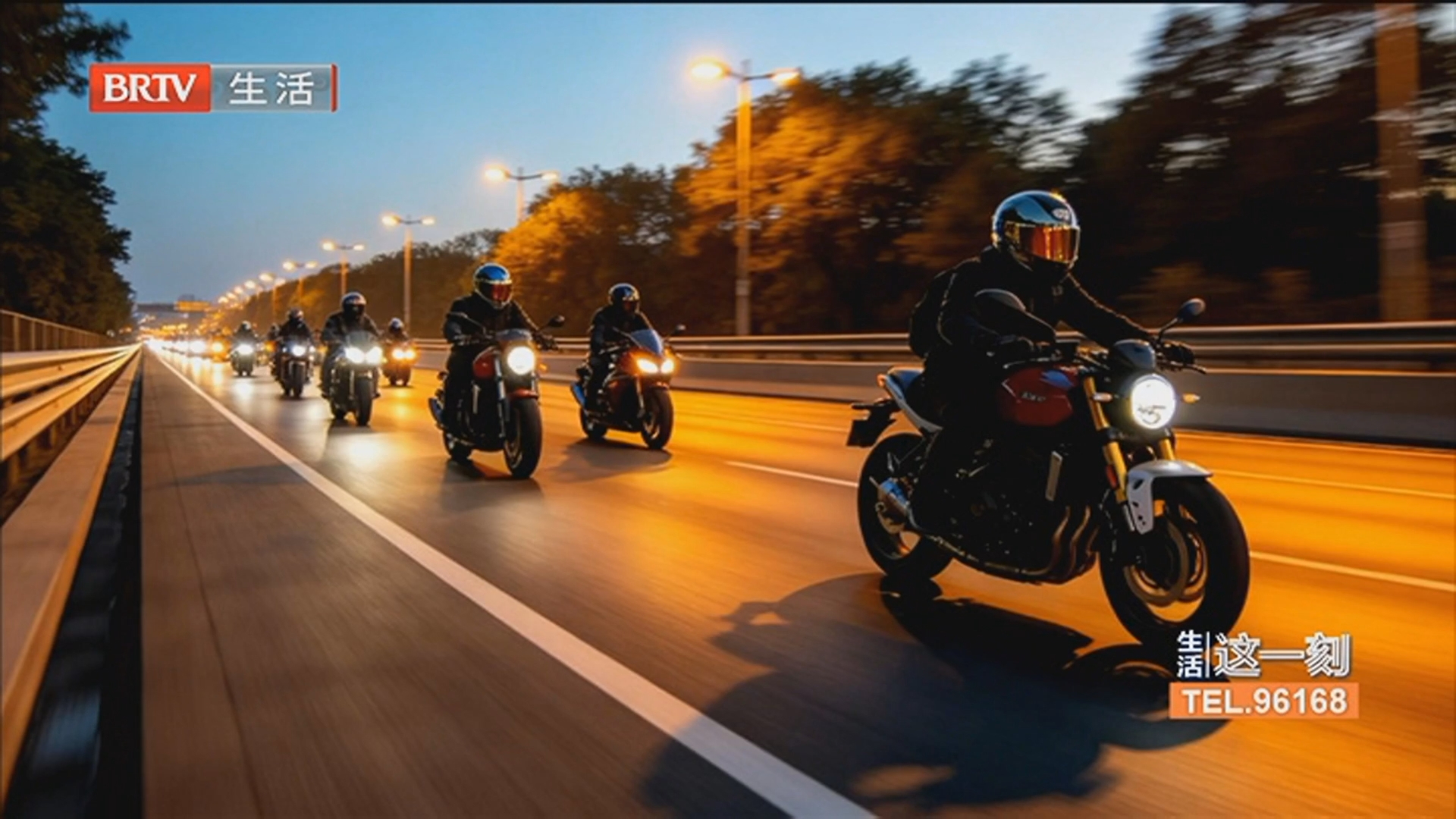 俩摩友四环辅路飙车 搭讪女骑手还发视频