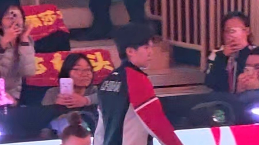 王楚钦离场 全场沸腾高呼“王楚钦你最棒” 王楚钦离场 全场沸腾高呼“王楚钦你最棒”