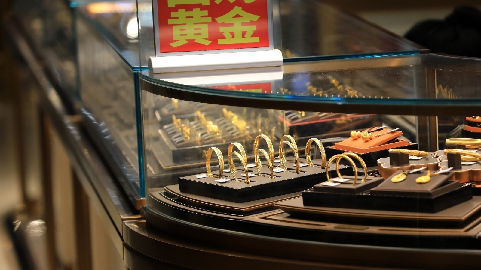 国际金价9天暴涨460美元/盎司，专家：回不到年初高点