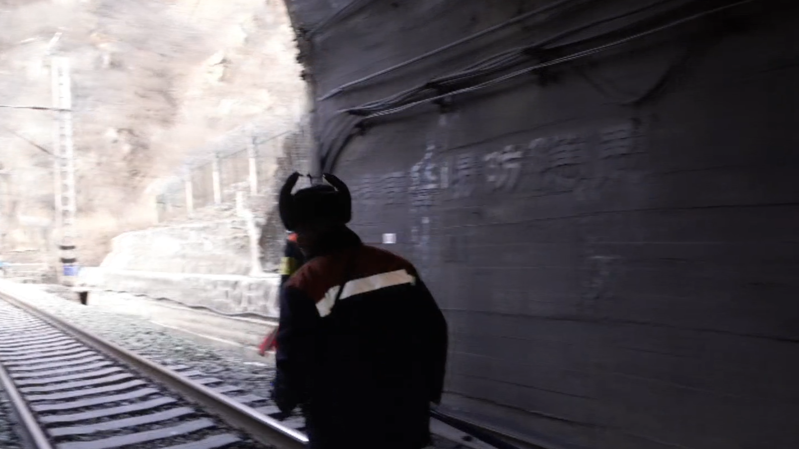 “15分钟,必须打完!”一起走进春运里的“破冰行动”! “15分钟,必须打完!”一起走进春运里的“破冰行动”!