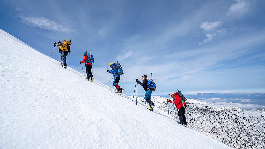 仅靠封禁远远不够！徒步游火了，“安全之路”在哪里？