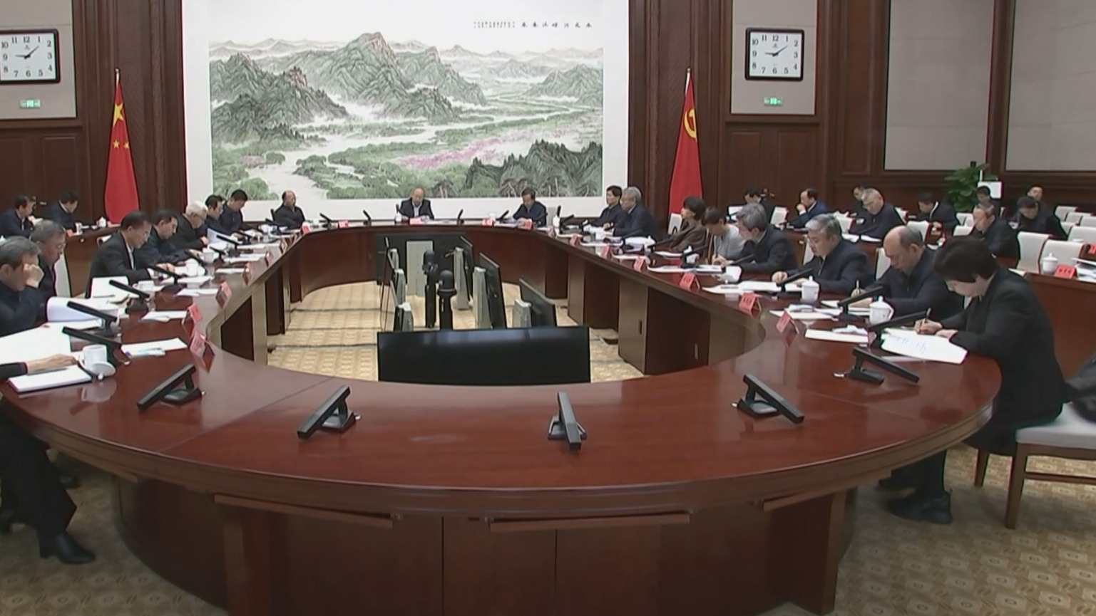 市委理论学习中心组召开学习（扩大）会议 尹力强调深入学习宣传贯彻党的二十届四中全会精神