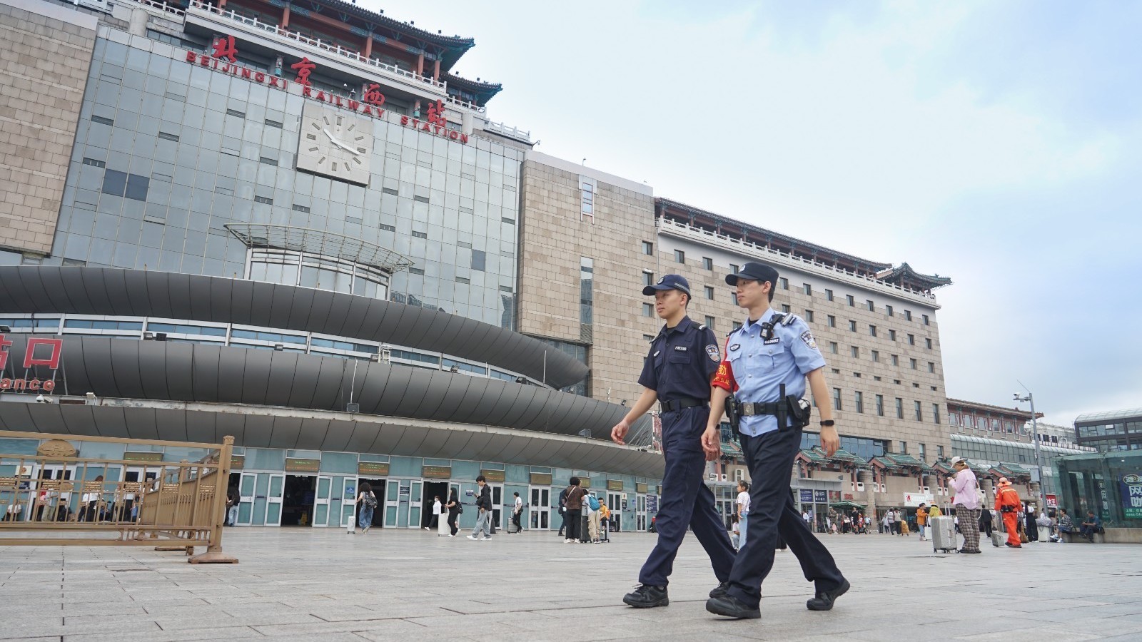 北京铁警：主动对接高校 助力新生开学
