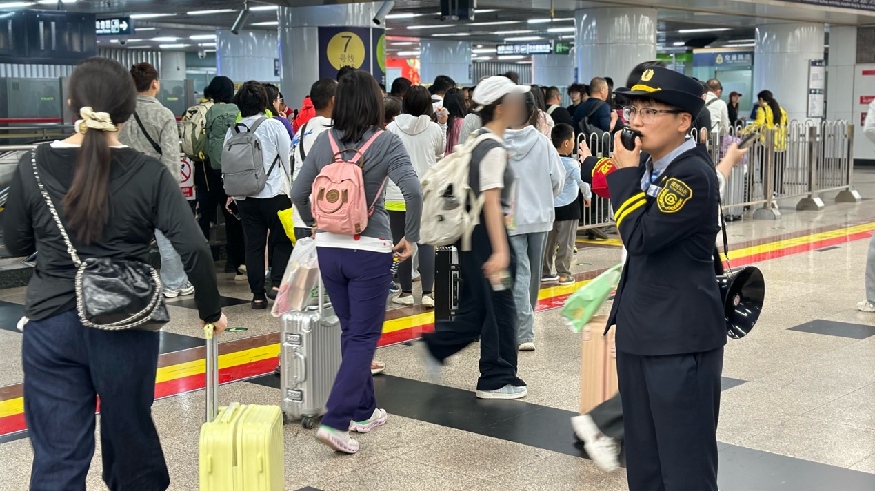 温暖归途！“七站两场”接驳地铁站守护您平安回家