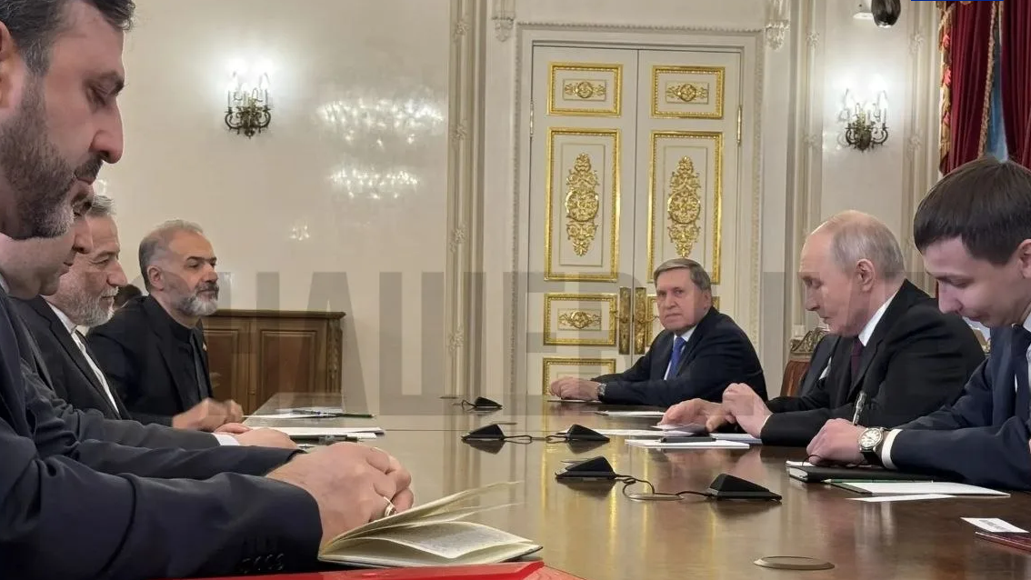 普京会见伊朗外长阿拉格齐