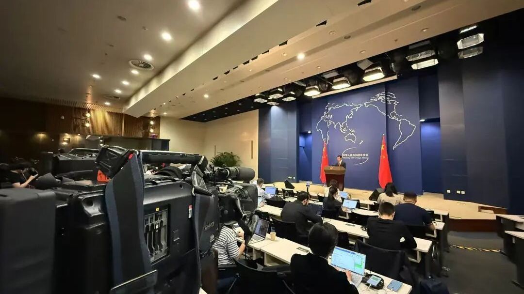 外交部:中方对日本涉靖国神社消极动向十分愤慨 外交部:中方对日本涉靖国神社消极动向十分愤慨