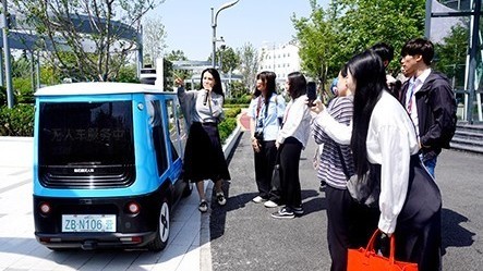 多国代表团到访北京亦庄体验自动驾驶