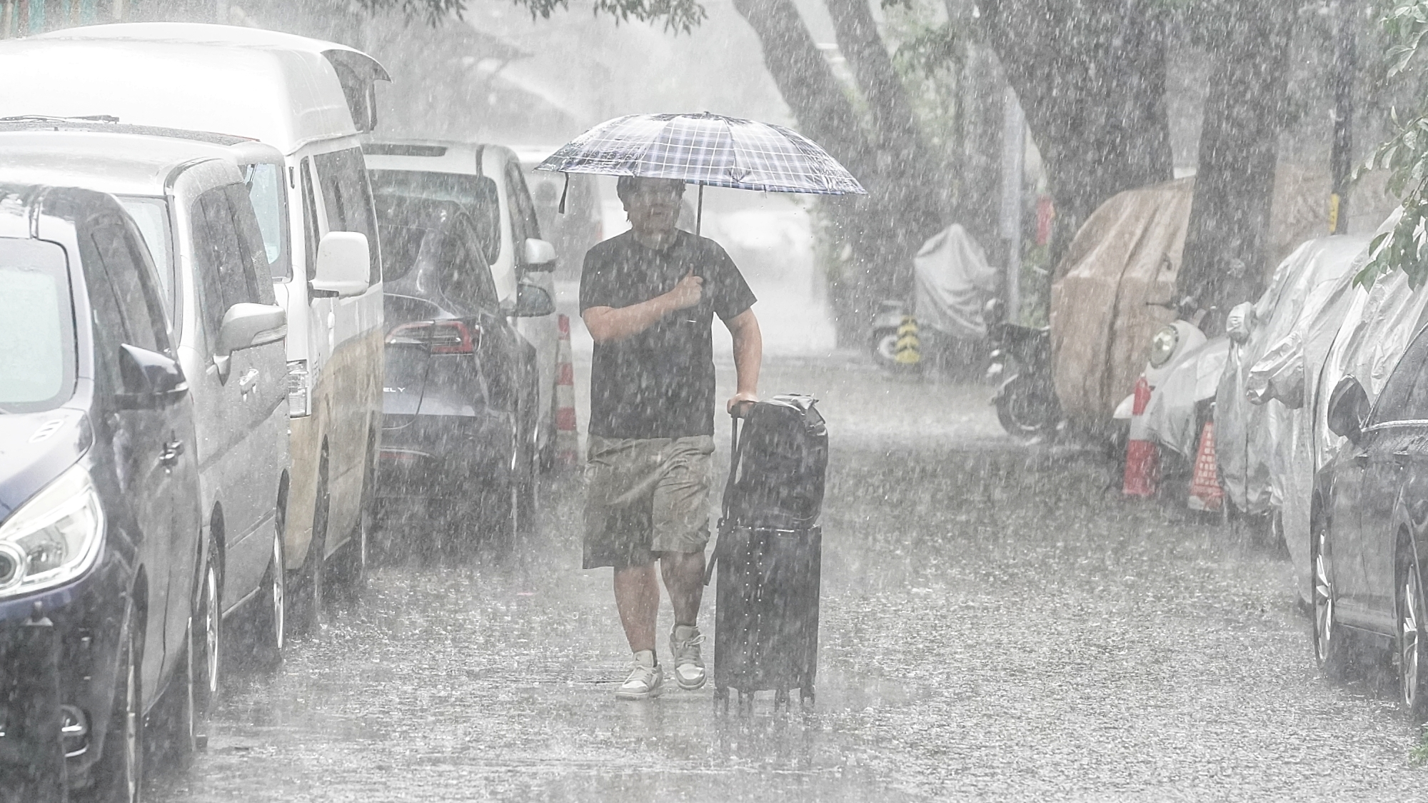 北京今天一天三场雨!明天雨停风大,避免前往山区 北京今天一天三场雨!明天雨停风大,避免前往山区