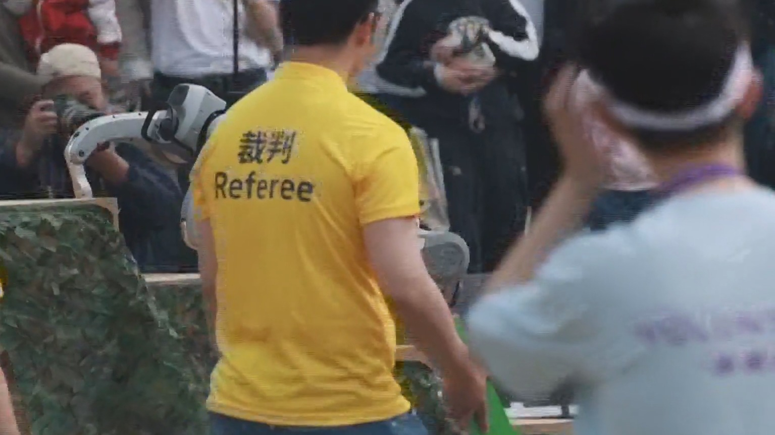 百次跌倒仍奋起 这是科技最动人的倔强 百次跌倒仍奋起 这是科技最动人的倔强