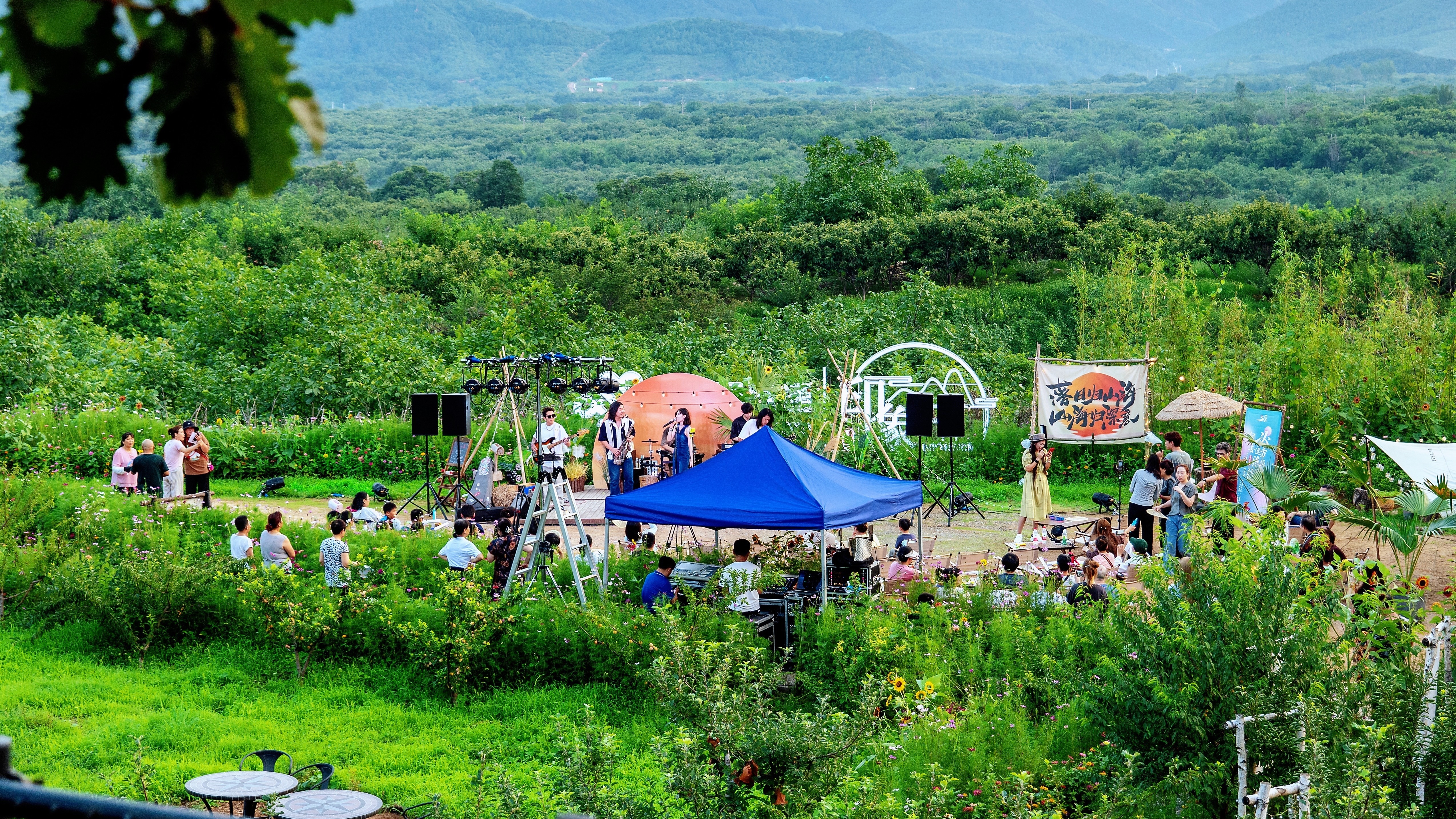 唱响夏日浪漫 密云区溪翁庄“戏剧季”奔赴一场夏日之约~ 唱响夏日浪漫 密云区溪翁庄“戏剧季”奔赴一场夏日之约~