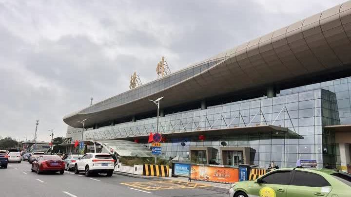 扬州：铁路出行迎来小高峰 公交优化服务做好大客流兜底保障