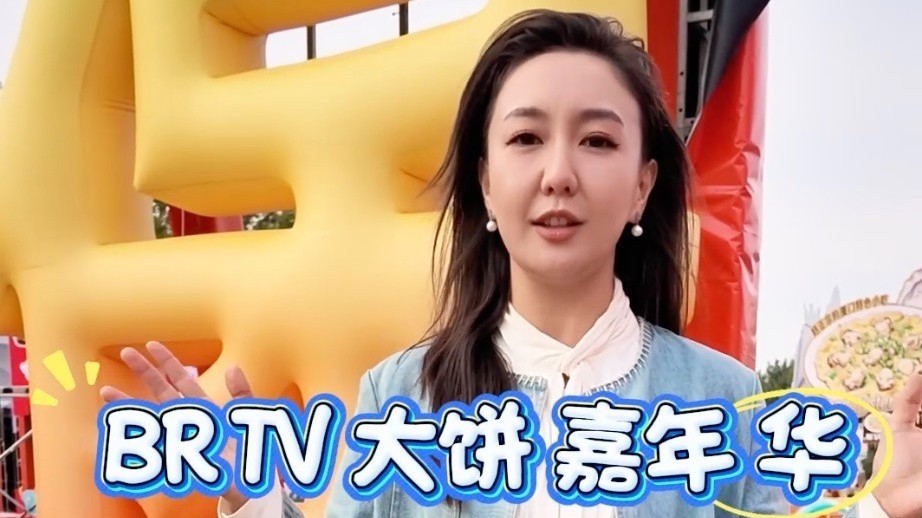 曾经背着家乡馕来北京,今天在北京我又背上了家乡馕! 曾经背着家乡馕来北京,今天在北京我又背上了家乡馕!