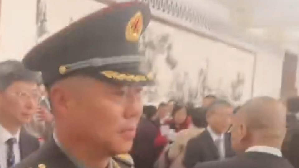 “卫国戍边英雄团长”祁发宝走进人民大会堂 “卫国戍边英雄团长”祁发宝走进人民大会堂