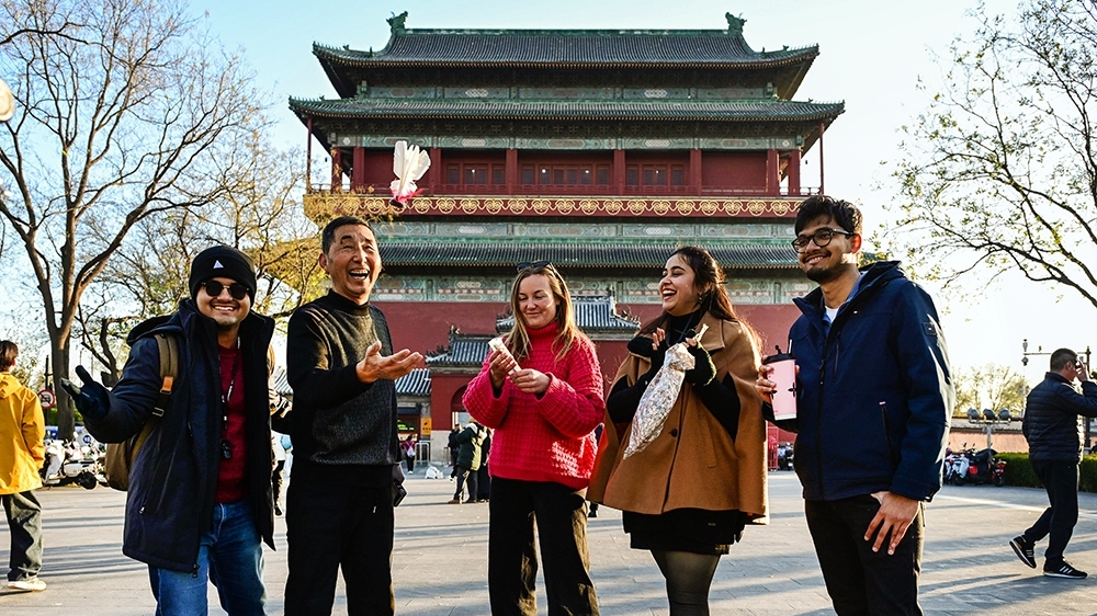 “钟鼓楼下是我家!” 北京大爷把家门口的故事讲给世界听 “钟鼓楼下是我家!” 北京大爷把家门口的故事讲给世界听