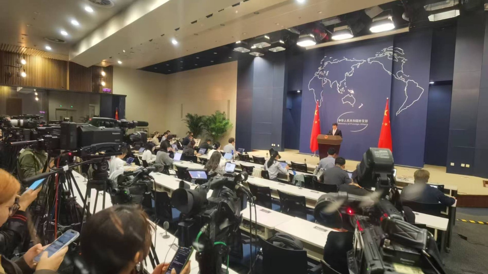 美国务院已批准特朗普第二个任期首笔对台军售,外交部回应 美国务院已批准特朗普第二个任期首笔对台军售,外交部回应