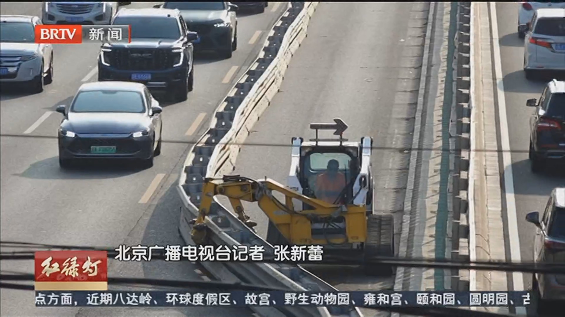 外国博主拍摄莲石路潮汐车道火出圈