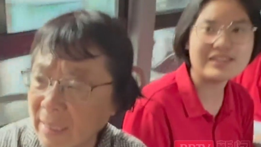 张桂梅连续16年送考!高考首日她一如既往坚守在送考一线, 一起为学子们加油! 张桂梅连续16年送考!高考首日她一如既往坚守在送考一线, 一起为学子们加油!