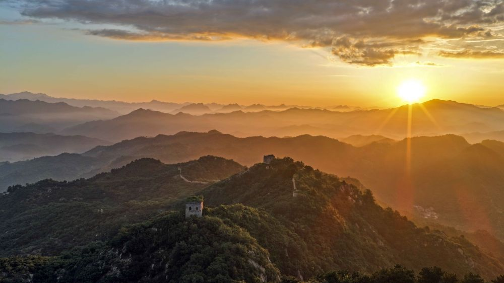 新华社政论:循道而行,推动建设一个更加美好的世界——以四大全球倡议为百年变局注入稳定性和确定性 新华社政论:循道而行,推动建设一个更加美好的世界——以四大全球倡议为百年变局注入稳定性和确定性