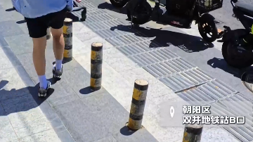 记者调查：管理乱 执行难 推责任 不合规阻车桩为何拆不掉？