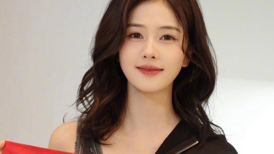 白鹿现身(G) I-DLE韩国演唱会，为好友宋雨琦现场应援