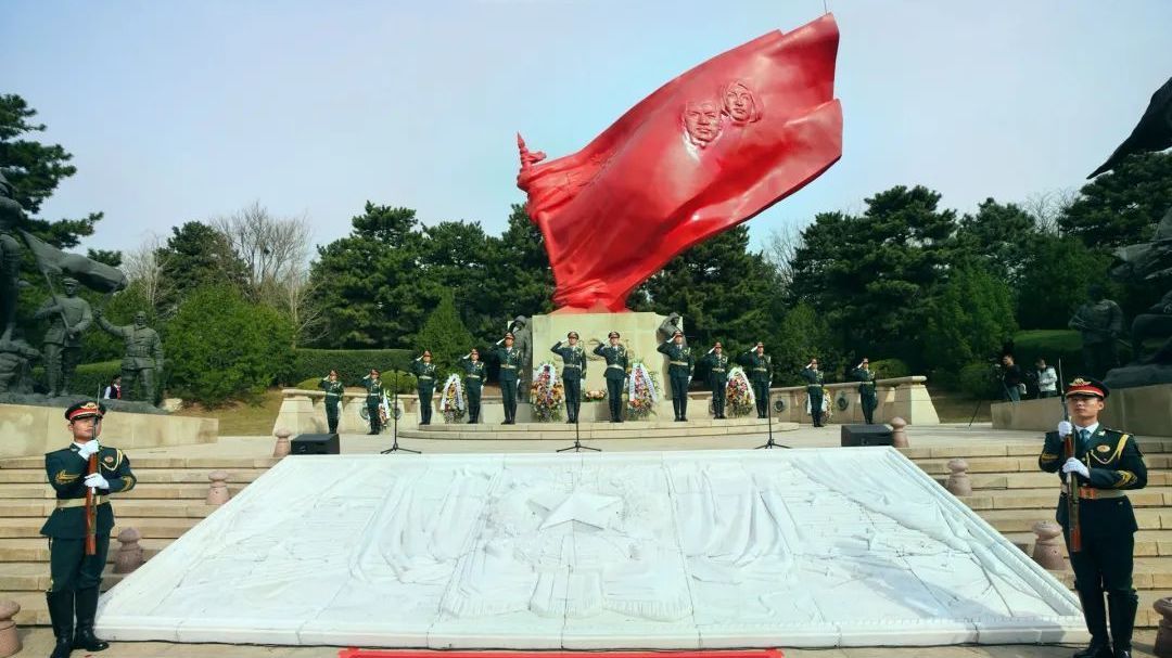 缅怀先烈,八宝山革命公墓举行联合祭扫活动 缅怀先烈,八宝山革命公墓举行联合祭扫活动