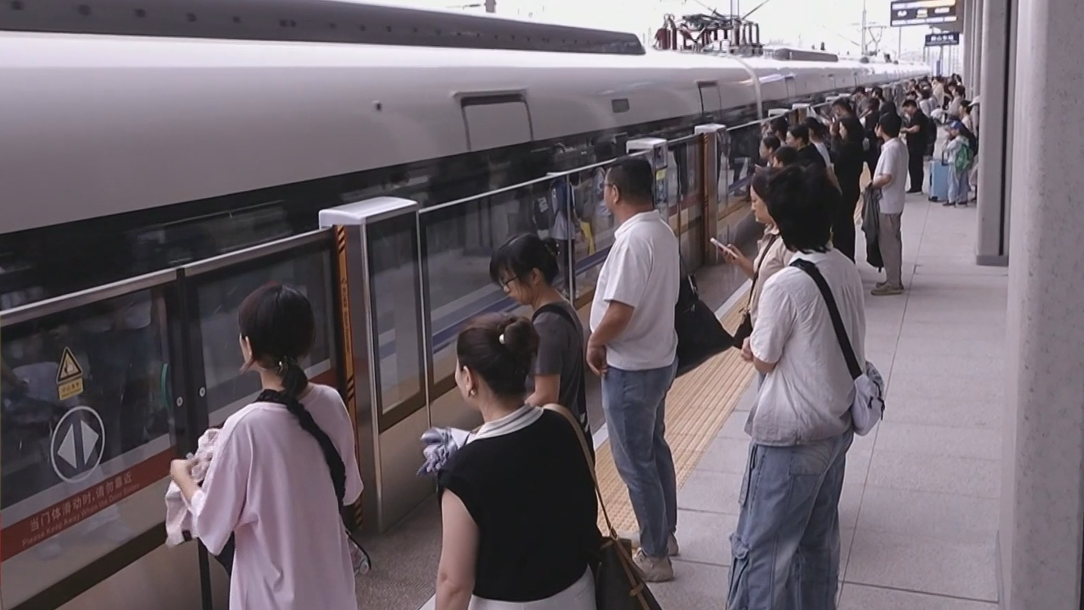 运行近一个月 市郊铁路副中心西段成房山进城通勤优选