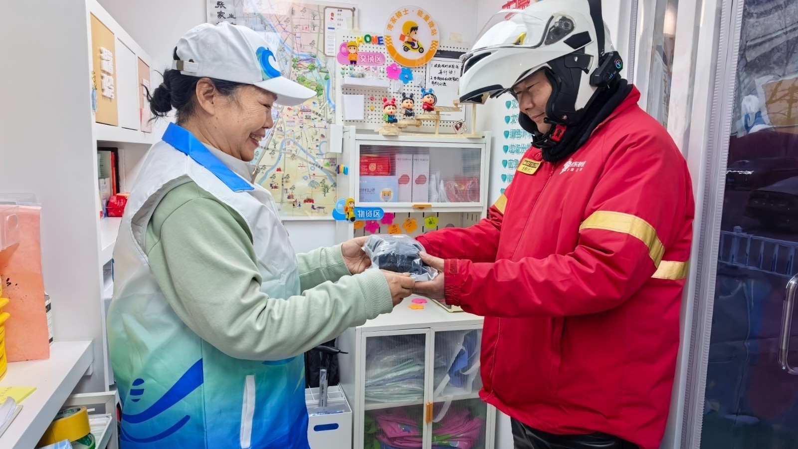 从“修补匠”到“共建者”，“湾家骑士”暖心行动勾勒社区治理新图景