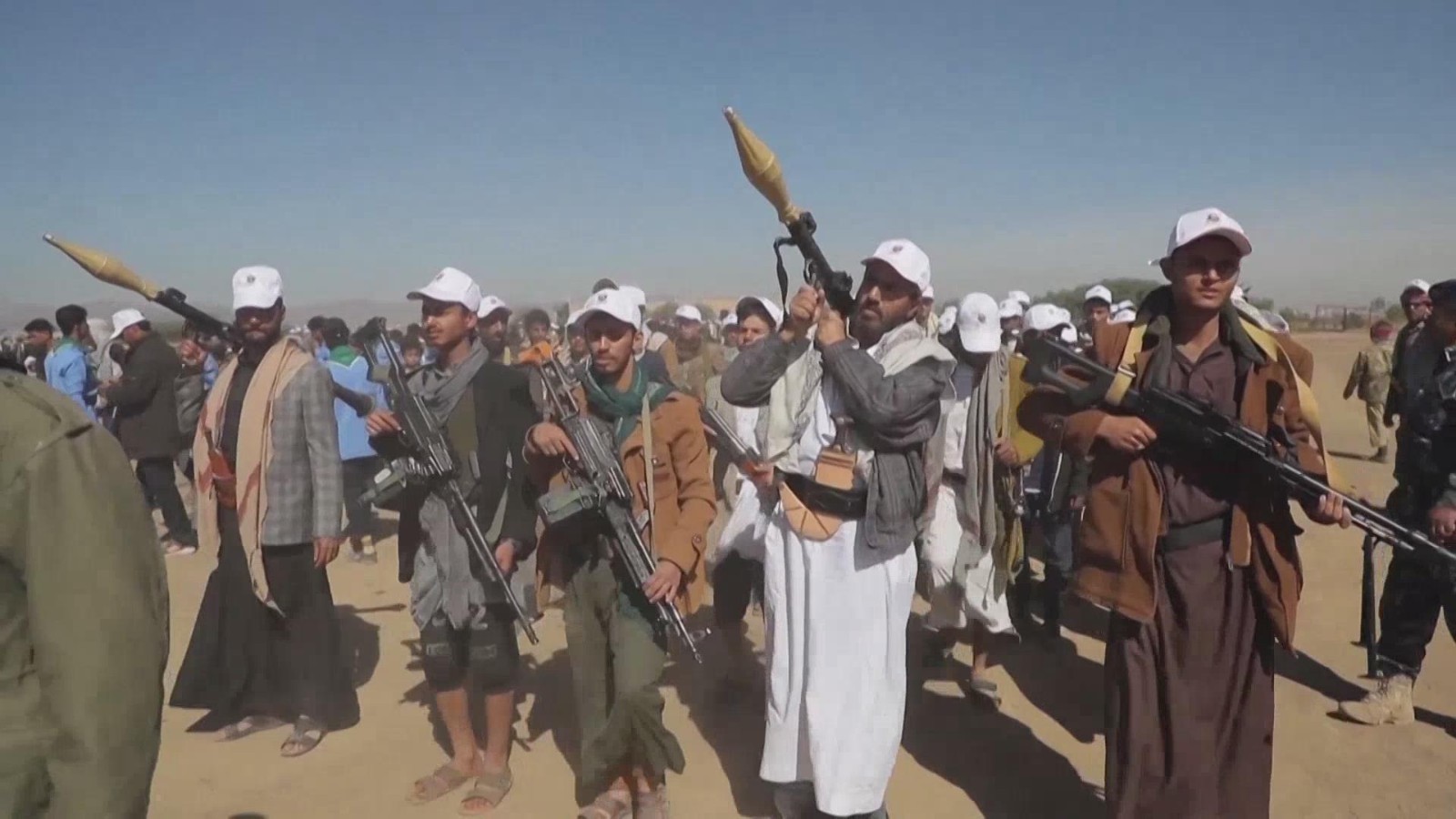 也门胡塞武装称袭击美国航母及随行舰只 也门胡塞武装称袭击美国航母及随行舰只