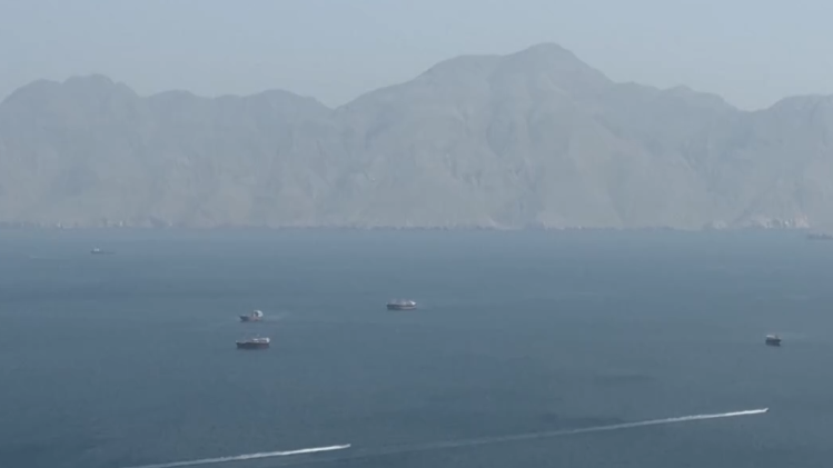 德国航运公司称一商船已通过霍尔木兹海峡 德国航运公司称一商船已通过霍尔木兹海峡