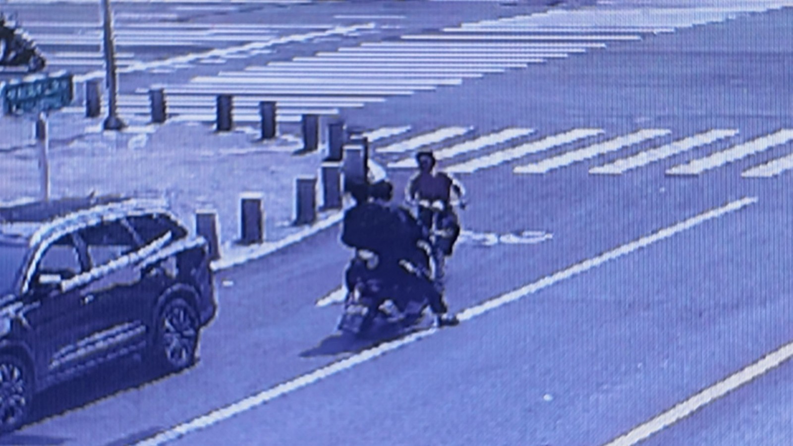 北京一男子骑电动车逆行撞人 交警:全责+罚款 没商量! 北京一男子骑电动车逆行撞人 交警:全责+罚款 没商量!