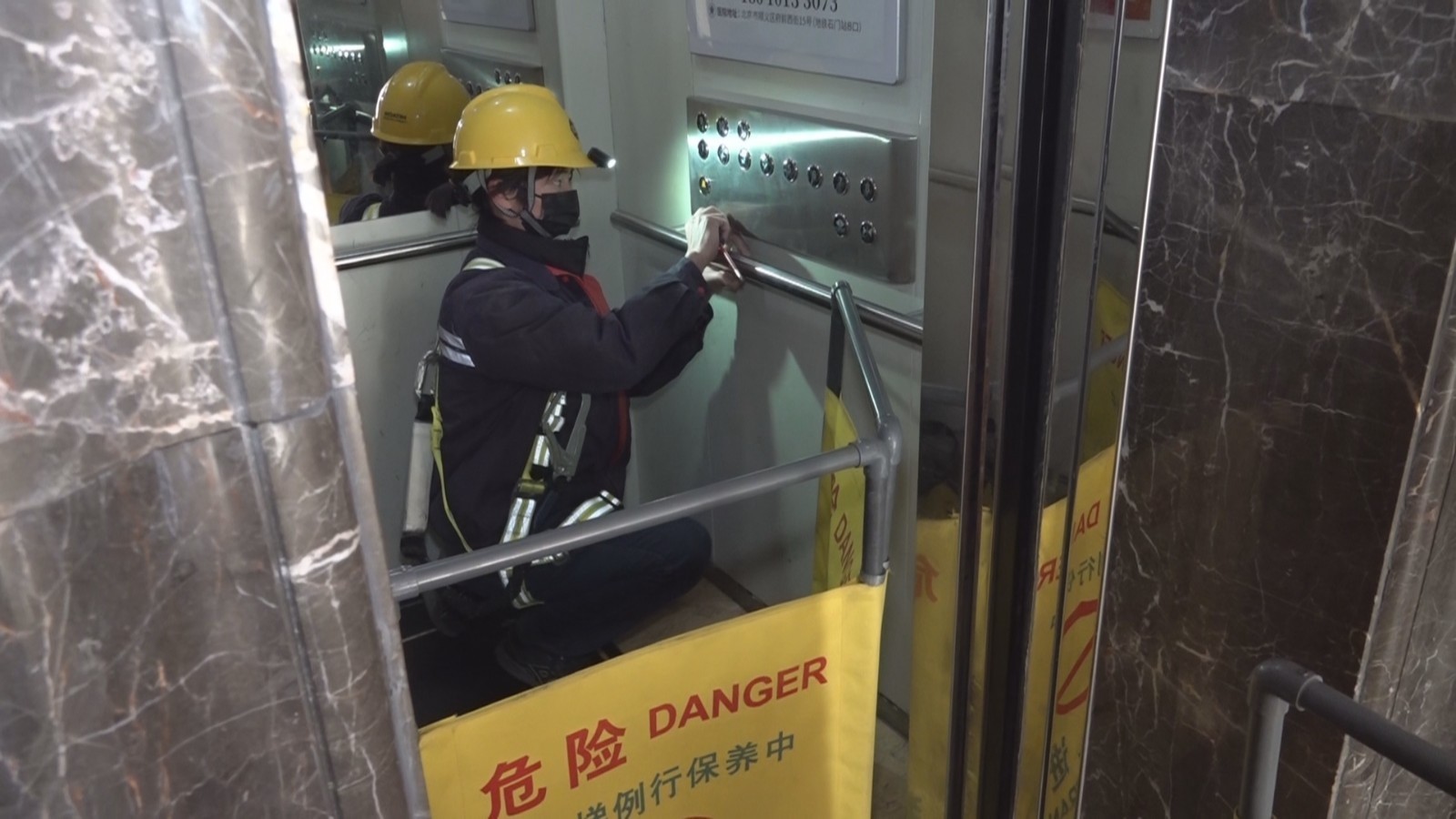 76部电梯开启无障碍改造 让群众出行“有爱”“无碍”