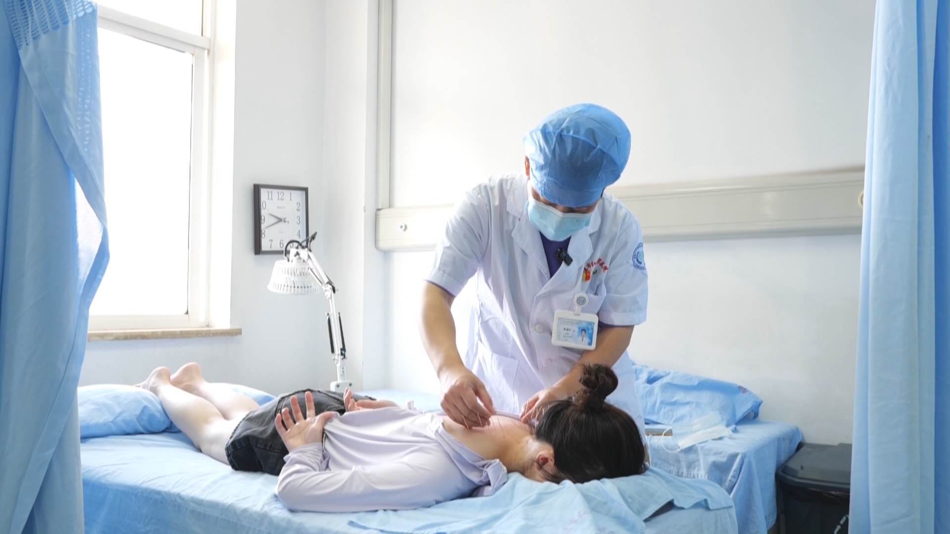 高温致“空调颈椎病”频发 中青壮年人占近一半 高温致“空调颈椎病”频发 中青壮年人占近一半