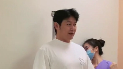 被网友提醒“嘴唇发紫”，陆毅发布体检视频