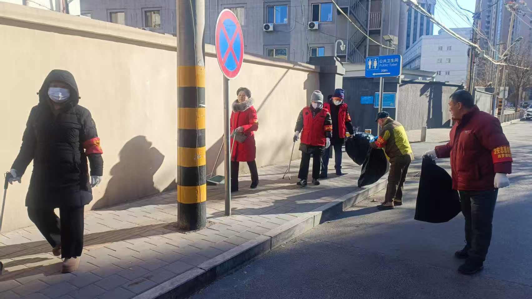 赞！北京60余万人清扫街巷、整治死角，用全民合力擦亮首都颜值