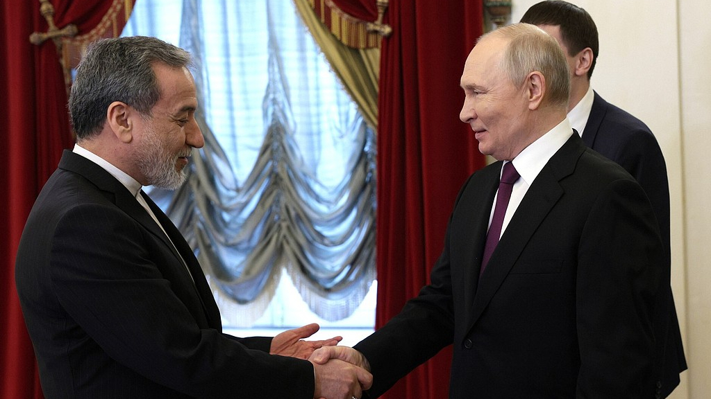 视频丨伊朗一边见普京一边提方案 美国闭门研判不给准信