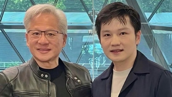 梦幻联动！樊振东晒出与黄仁勋的同框合照