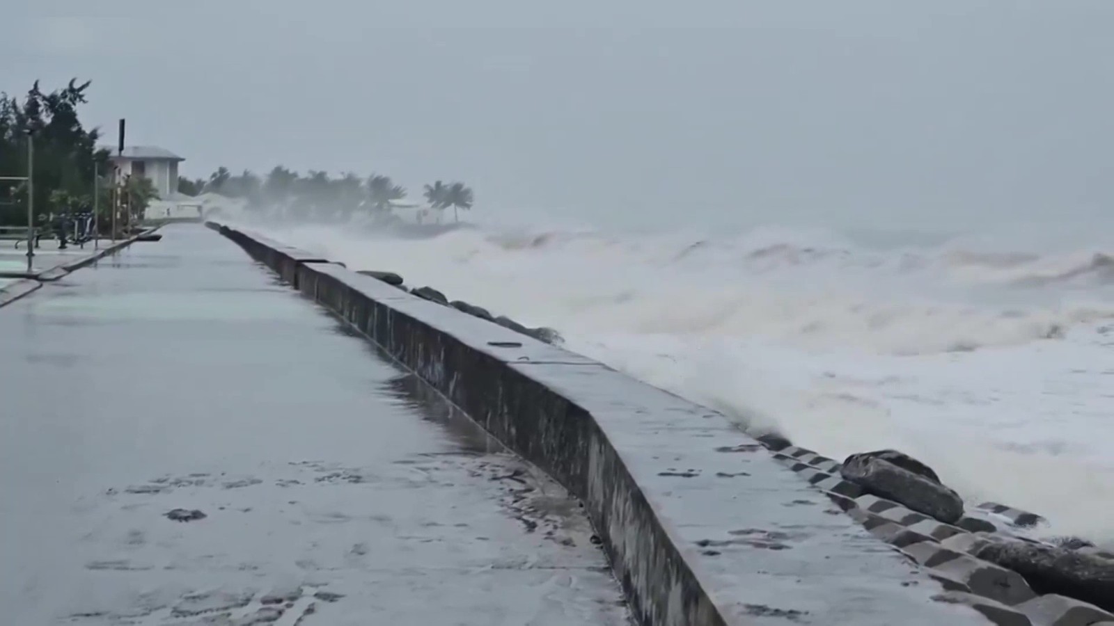 强热带风暴“潭美”在菲律宾致死人数继续上升 强热带风暴“潭美”在菲律宾致死人数继续上升