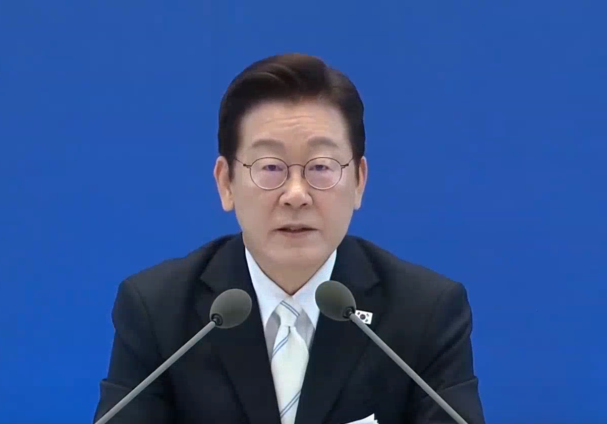 李在明就职百日记者会：恢复民生经济是当务之急_北京时间