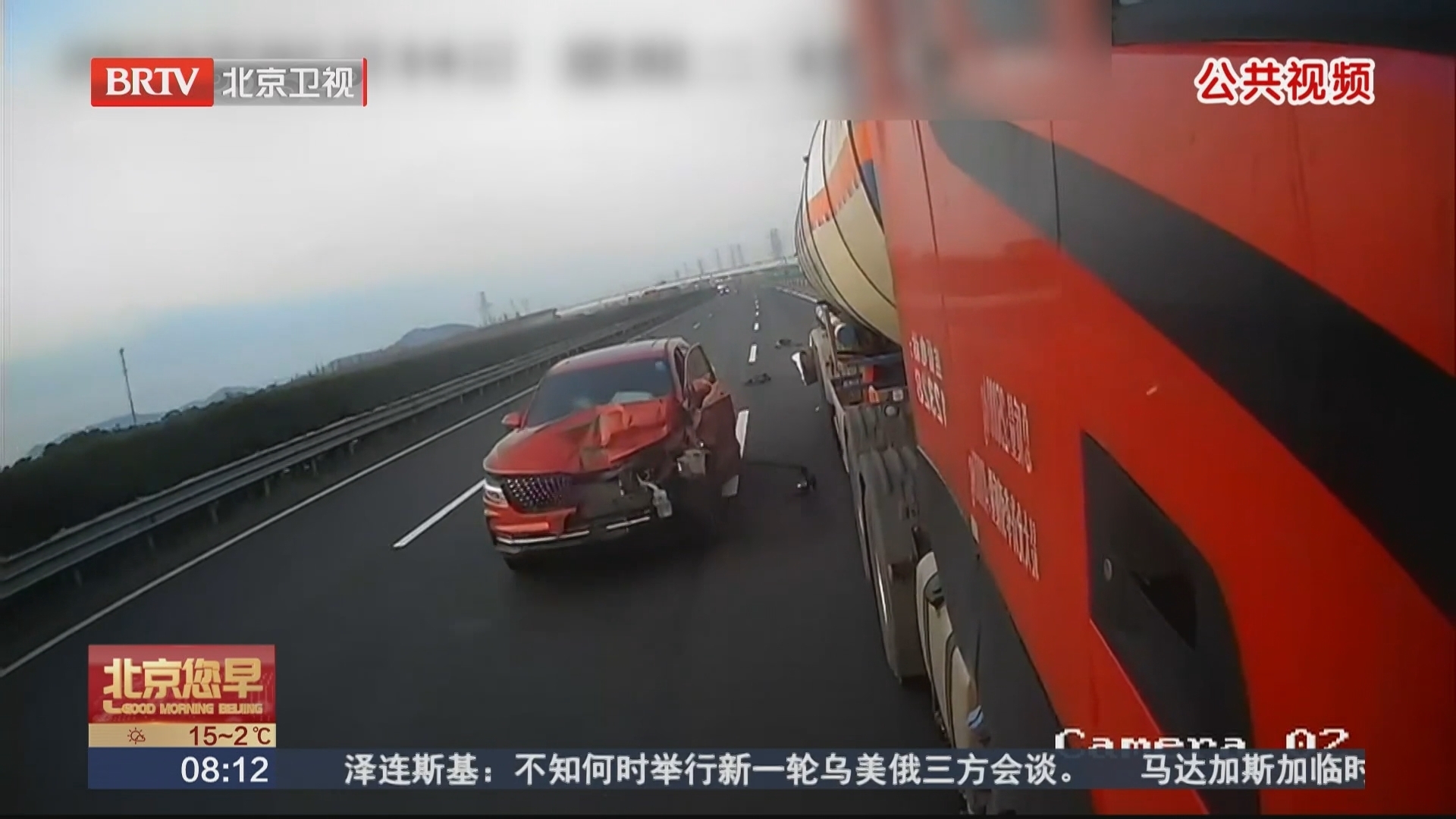 高速上演惊险一幕 司乘人员先后跳车逃生