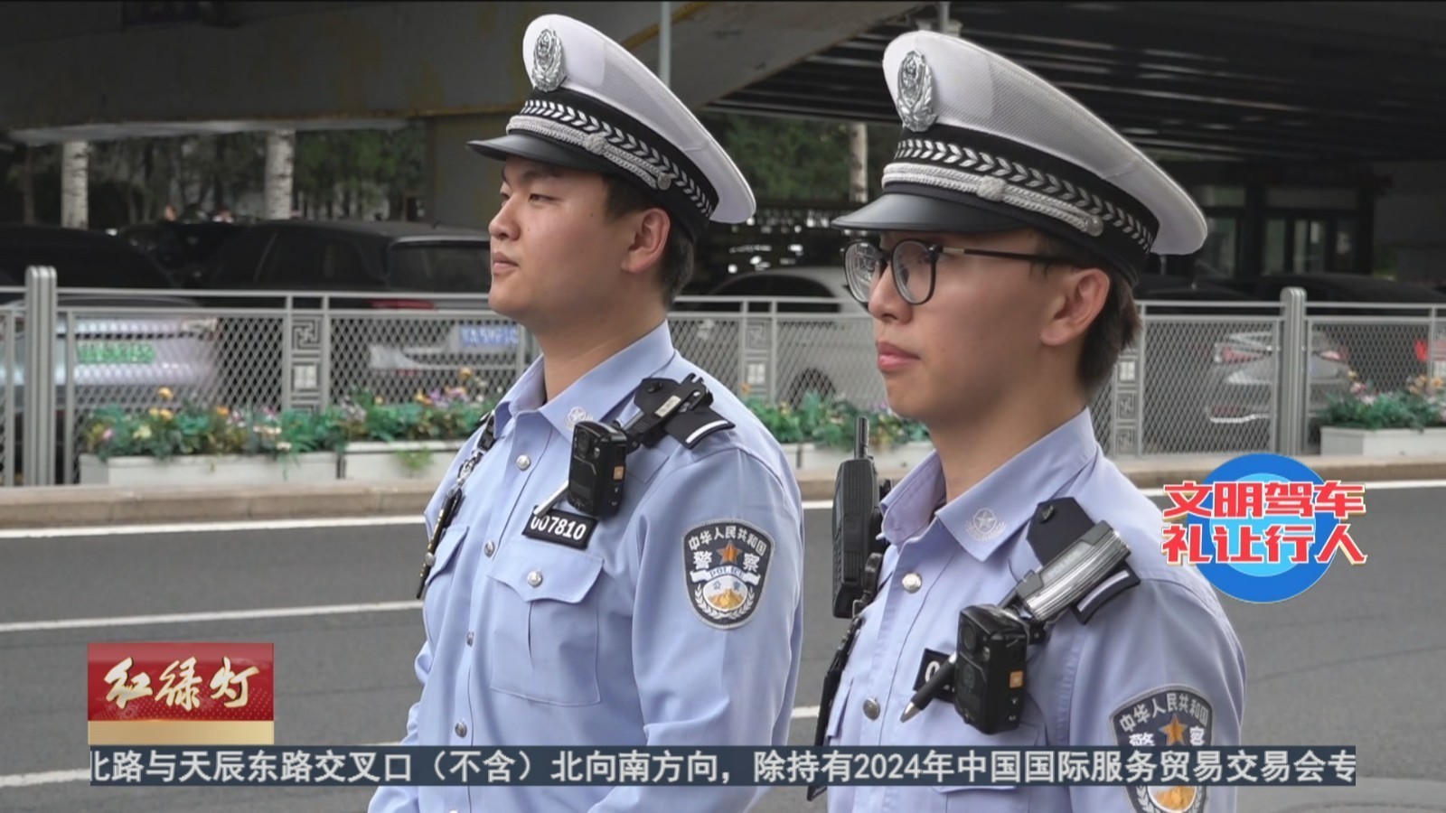 路口转弯慢慢行 焦急抢行难安全_北京时间