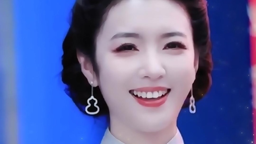 李云霄百花迎春晚会倾情献唱《长安三万里》,古韵氛围感直接拉满 李云霄百花迎春晚会倾情献唱《长安三万里》,古韵氛围感直接拉满