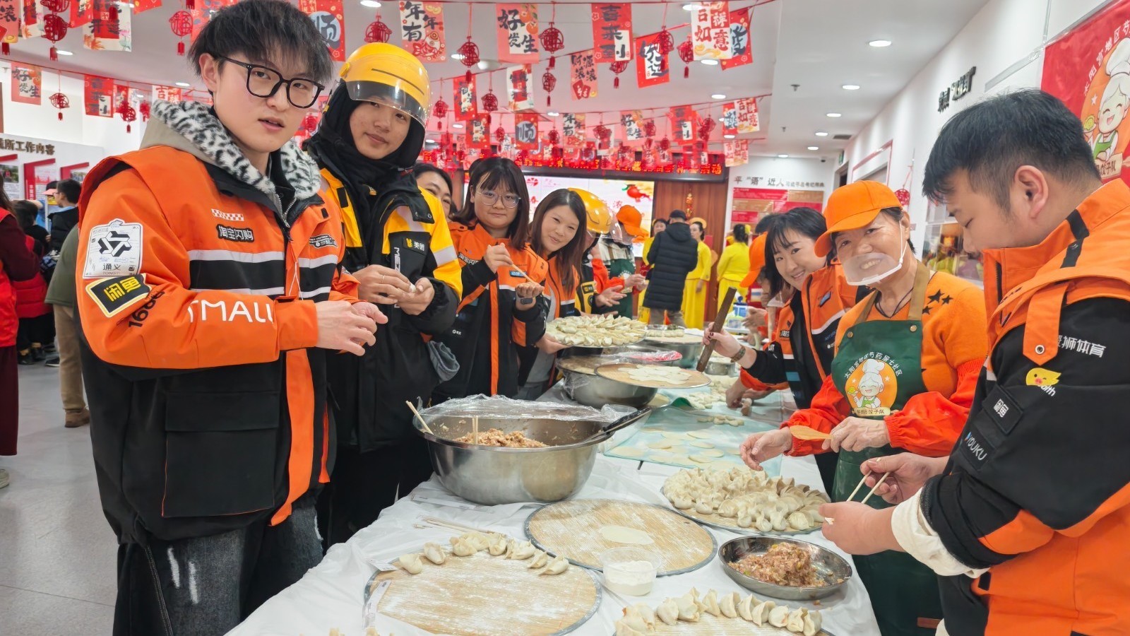 暖胃更暖心！太阳宫总工会邀快递外卖小哥暖心过小年！
